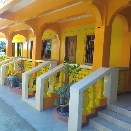 Queen Of Isle Cottages And Restaurant Пуерто Галера Екстериор снимка
